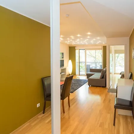 Riverhome Apartament *